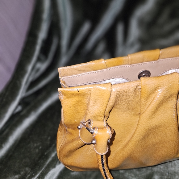 Salvatore Ferragamo Tan Leather Satchel with Structured Design - Picture 5 of 7